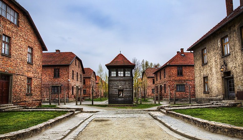 Warsaw to Auschwitz<span> 12h tour in a minivan </span> - 1 - Wroclaw Tours